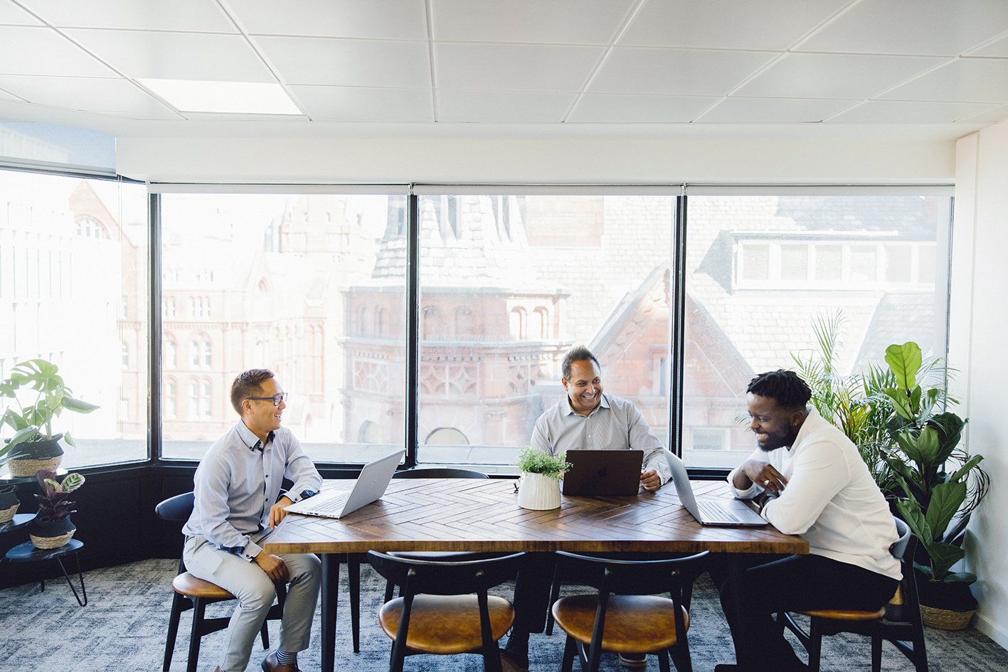 OregaHolbornGate_OfficeSpace_WithPeople3